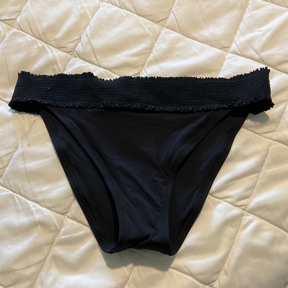 Bikini - Picture 5 of 5